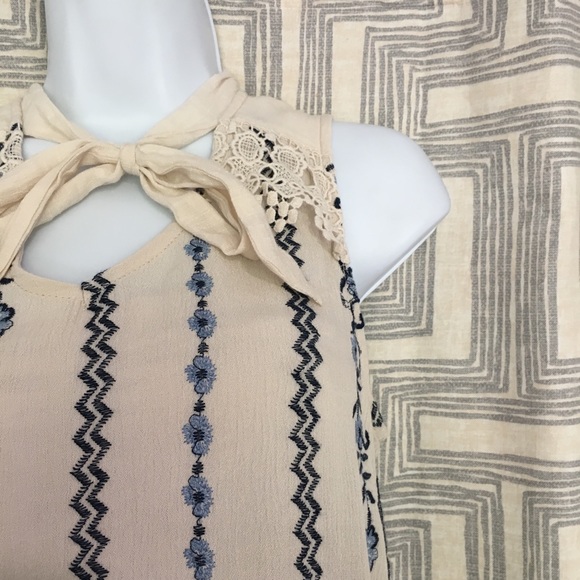 ✨host pick✨ Knox Rose Top - Picture 2 of 7